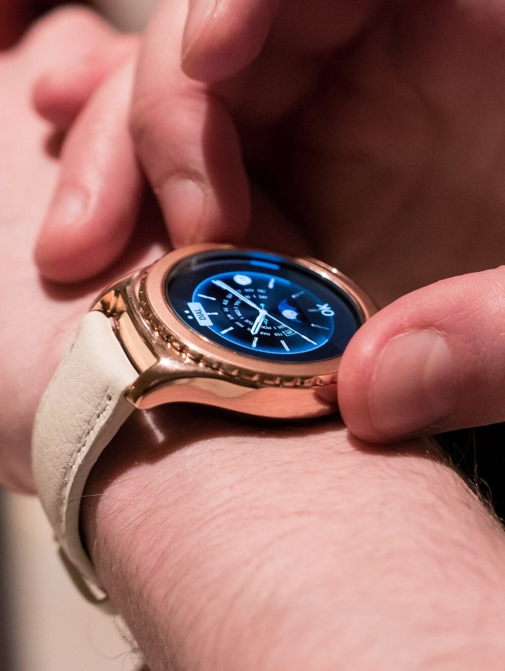 Samsung Galaxy Gear S2 Rose Gold Smartwatch Watch - Picture 1 of 10